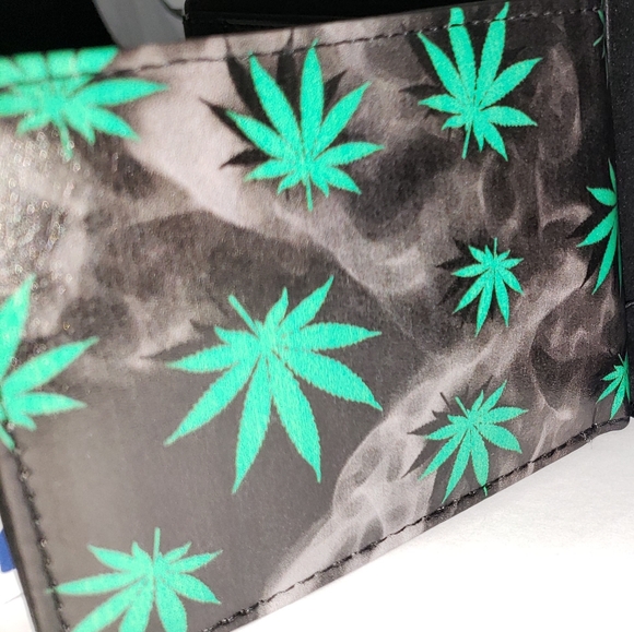 Brand new 420 wallet - Picture 2 of 4